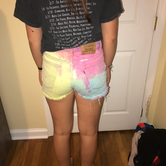 High waisted Levi shorts - Picture 2 of 2